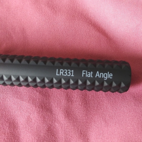 Angled makeup brush - Picture 3 of 6